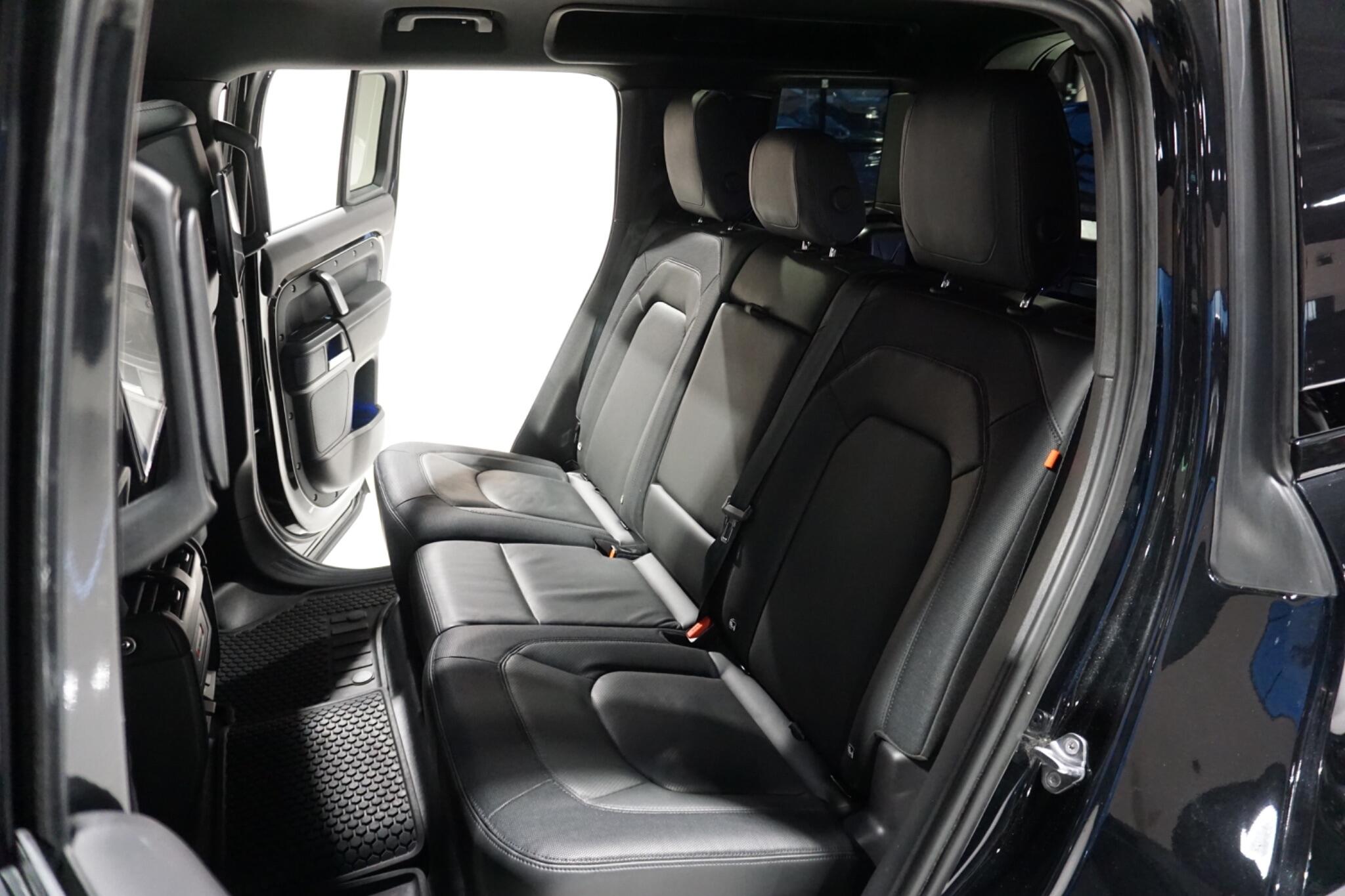 Land Rover Defender 110 3.0 D300 MHEV X-Dynamic HSE SUV 5dr Diesel Auto 4WD Euro 6 (s/s) (300 ps)